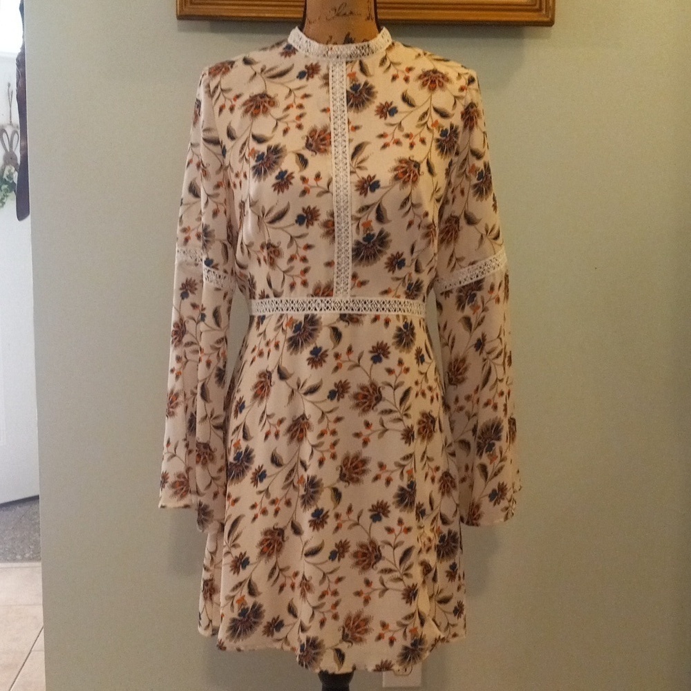 NB Avenue Cream Floral Lace Detail Bell Sleeve Boho Mini Dress Size 8 - Picture 6 of 14